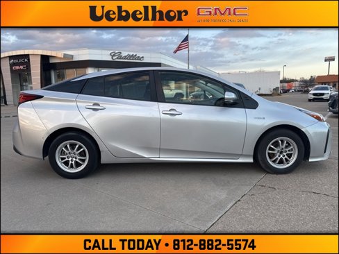 Used 2021 Toyota Prius LE image 3