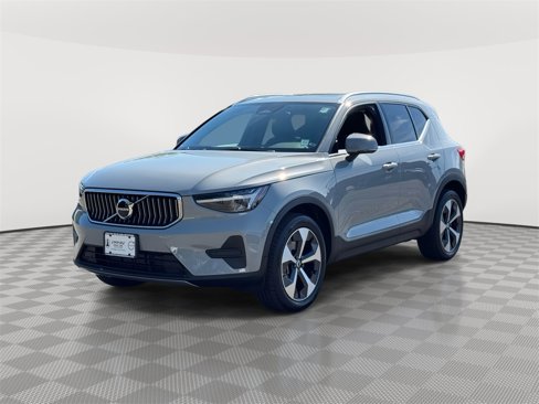 Used 2025 Volvo XC40 B5 Core w/ Climate Package image 2