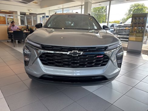New 2025 Chevrolet Trax RS w/ Sunroof Package image 2