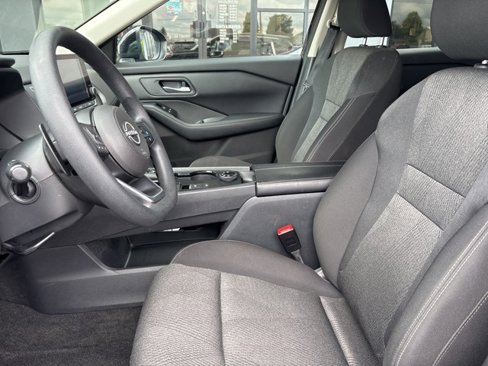 Used 2024 Nissan Rogue SV image 3