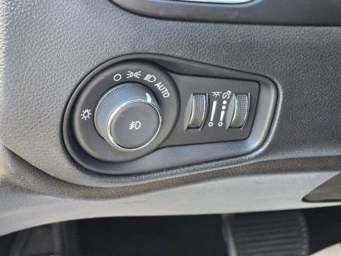 Used 2018 Jeep Renegade Latitude image 8
