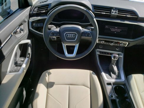 New 2025 Audi Q3 2.0T Premium image 10