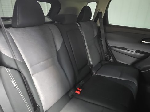 Used 2021 Nissan Rogue SV image 16