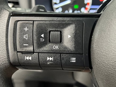 Used 2023 Nissan Rogue SV image 39