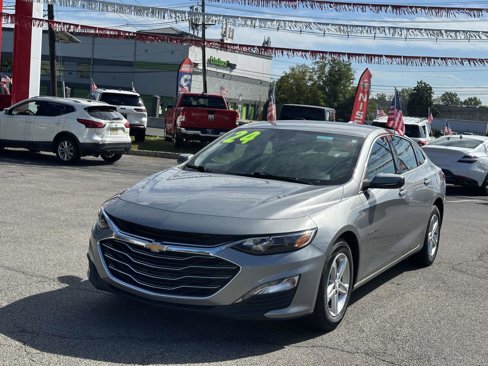Used 2024 Chevrolet Malibu LT image 2