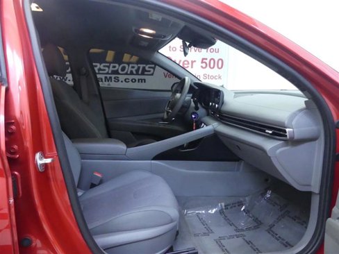 Used 2021 Hyundai Elantra SE image 8