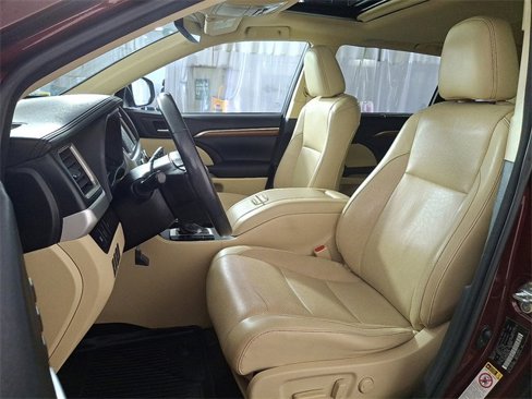 Used 2017 Toyota Highlander Limited image 18