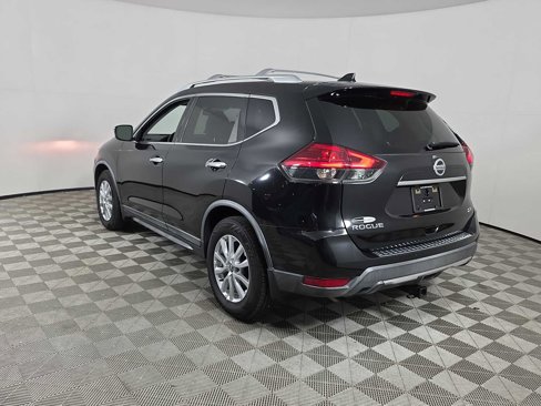 Used 2017 Nissan Rogue SV image 5