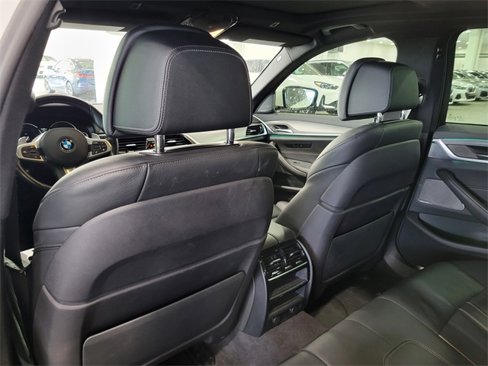 Used 2019 BMW 540i w/ M Sport Package image 25