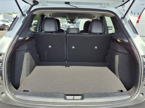 Used 2025 Nissan Kicks SR image 5