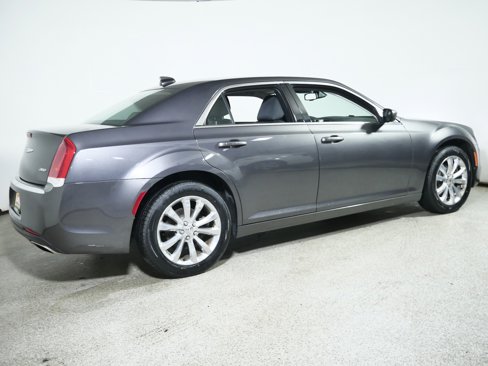 Used 2018 Chrysler 300 Touring image 7