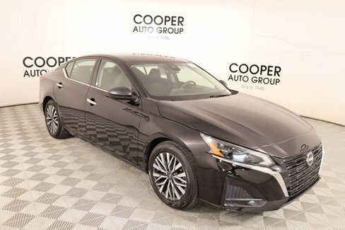 Used 2024 Nissan Altima 2.5 SV image 1