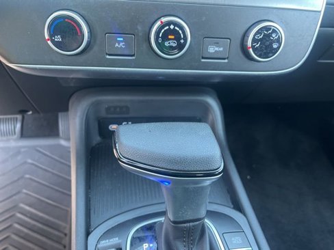 Used 2025 Hyundai Kona SE image 14