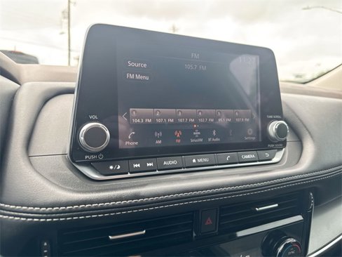 Used 2021 Nissan Rogue SV image 16