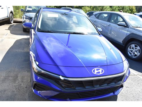 New 2025 Hyundai Elantra SE image 2