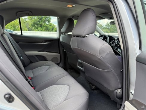 Used 2022 Toyota Camry LE image 9