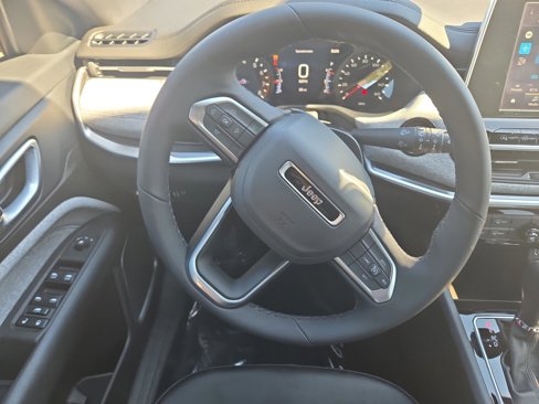 New 2025 Jeep Compass Latitude image 14
