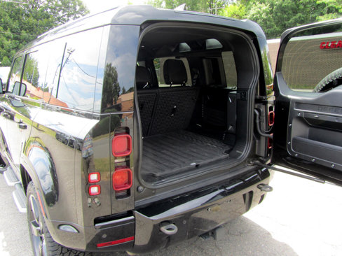 Used 2023 Land Rover Defender 110 X-Dynamic SE image 21