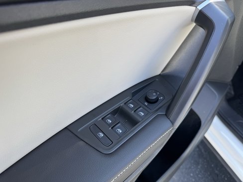 Certified 2024 Volkswagen Tiguan S image 15