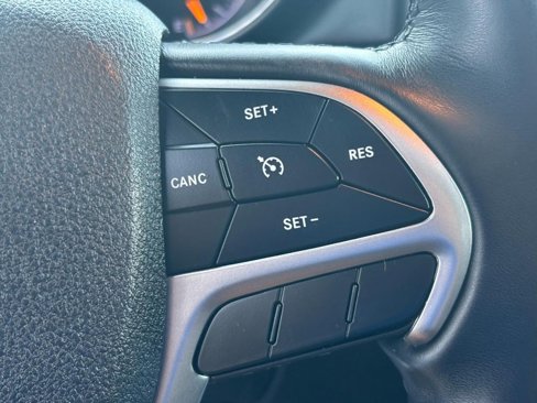 Used 2018 Jeep Grand Cherokee Overland image 21