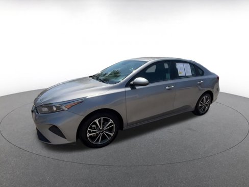 Used 2024 Kia Forte LXS image 8