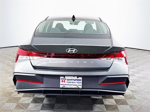 New 2025 Hyundai Elantra SE image 23