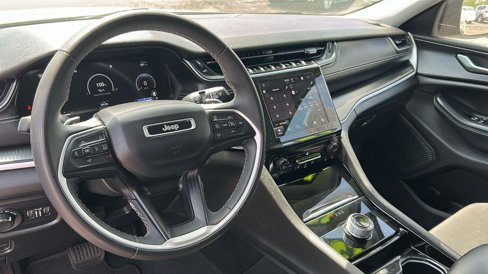 Used 2023 Jeep Grand Cherokee L Laredo image 18