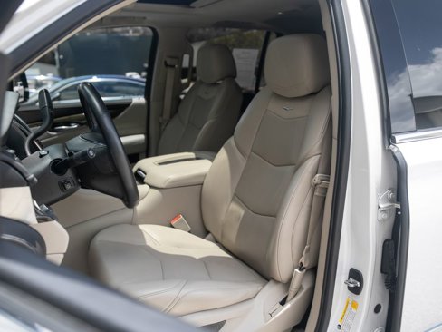 Used 2020 Cadillac Escalade Luxury image 5