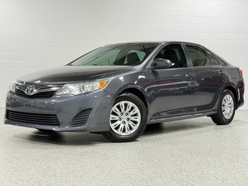 Used 2012 Toyota Camry LE image 2