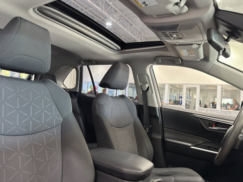 Used 2021 Toyota RAV4 XLE image 10