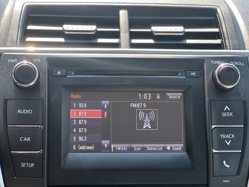 Used 2016 Toyota Camry SE image 15