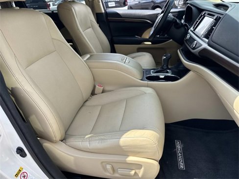 Used 2014 Toyota Highlander Limited image 11