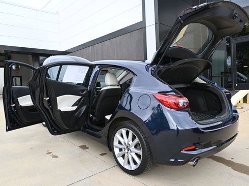 Used 2017 MAZDA MAZDA3 Grand Touring image 17