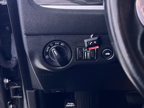 Used 2020 Chrysler 300 Touring image 27
