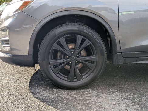 Used 2019 Nissan Rogue SV w/ Sun & Sound Touring Package image 8
