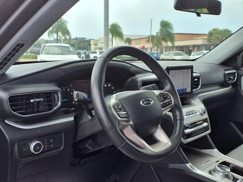 Used 2021 Ford Explorer XLT w/ XLT Sport Appearance Package image 11