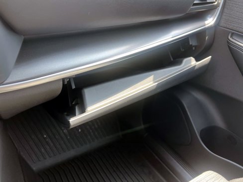 Used 2023 Nissan Rogue SV image 33