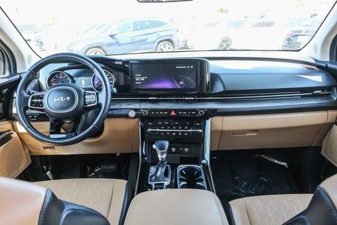 Used 2024 Kia Carnival EX image 15
