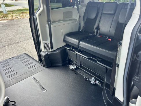 Used 2019 Dodge Grand Caravan SXT image 21