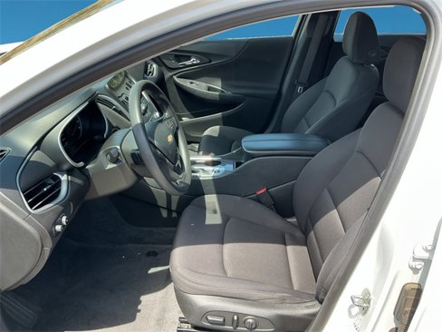 Used 2023 Chevrolet Malibu LT image 2
