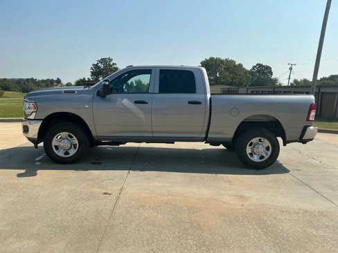 Used 2024 RAM 2500 Tradesman w/ Chrome Appearance Group image 2