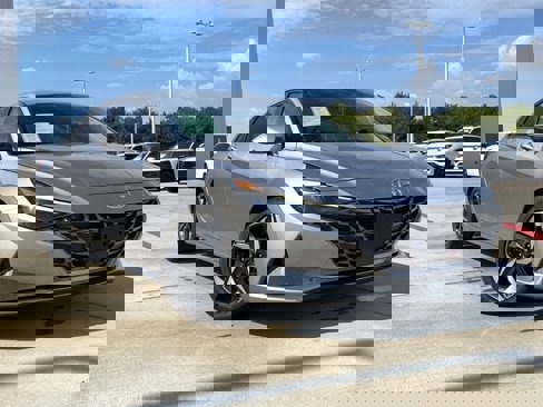 Used 2023 Hyundai Elantra Limited image 7