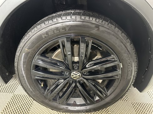 Used 2022 Volkswagen Tiguan SE R-Line image 26