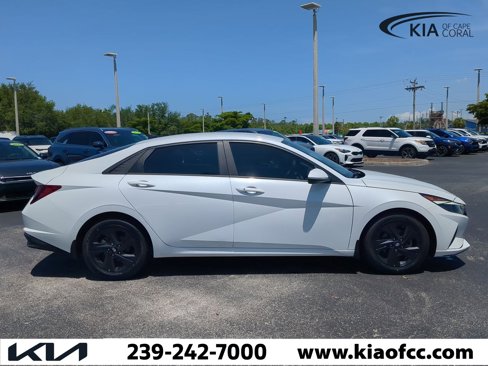 Used 2023 Hyundai Elantra SEL image 4