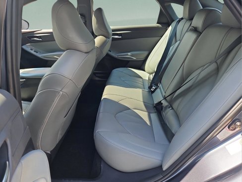 Used 2019 Toyota Avalon XLE image 11