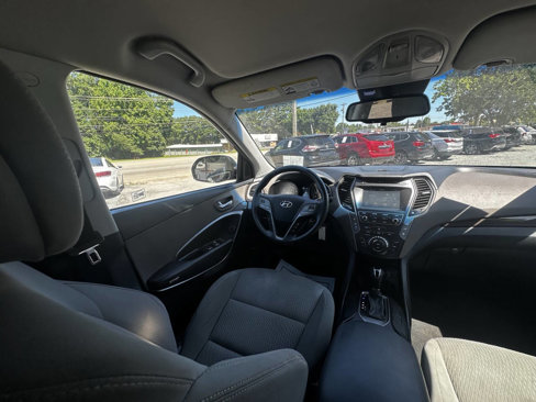 Used 2017 Hyundai Santa Fe SE image 22