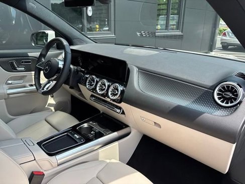 Used 2025 Mercedes-Benz GLA 250 4MATIC image 42