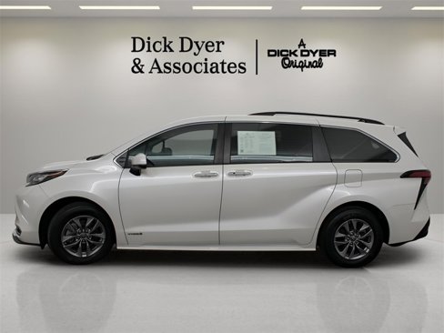 Used 2021 Toyota Sienna XLE image 35