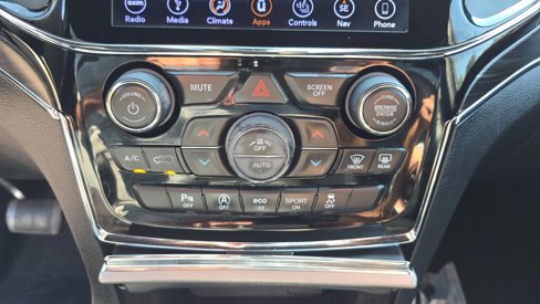 Used 2019 Jeep Grand Cherokee Limited w/ Luxury Group II image 23