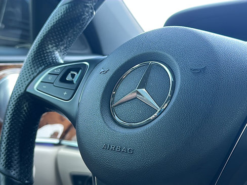 Used 2017 Mercedes-Benz E 300 4MATIC image 32